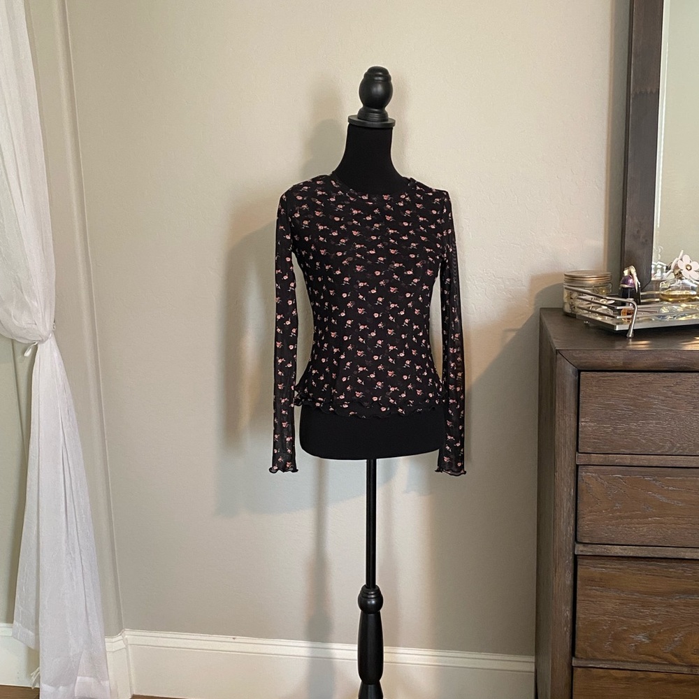 Black Floral Sheer lightweight Long Sleeve Fitted.